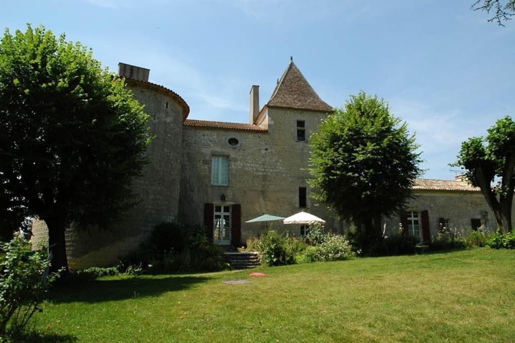Chateau Barayre - Beautiful 12Th Century Castle With Pool And Large Garden Laussou Bagian luar foto