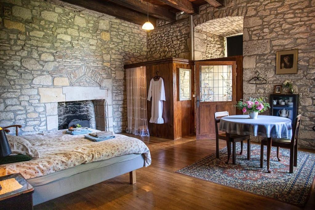 Chateau Barayre - Beautiful 12Th Century Castle With Pool And Large Garden Laussou Bagian luar foto