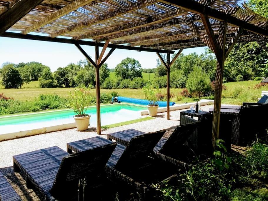 Chateau Barayre - Beautiful 12Th Century Castle With Pool And Large Garden Laussou Bagian luar foto